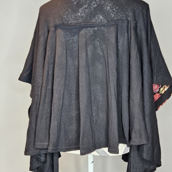 Black embroidered ladies shirt - Picture 3 of 4